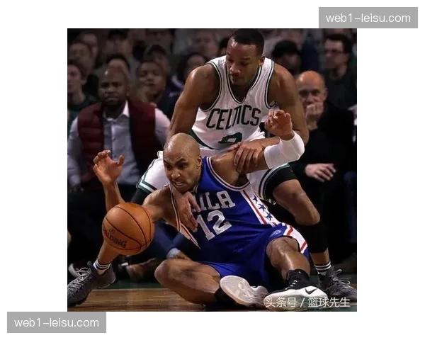 阿拉维斯防守落位速度过慢 容易被对手打身后球 阿拉维斯防守落位速度过慢 容易被对手打身后球